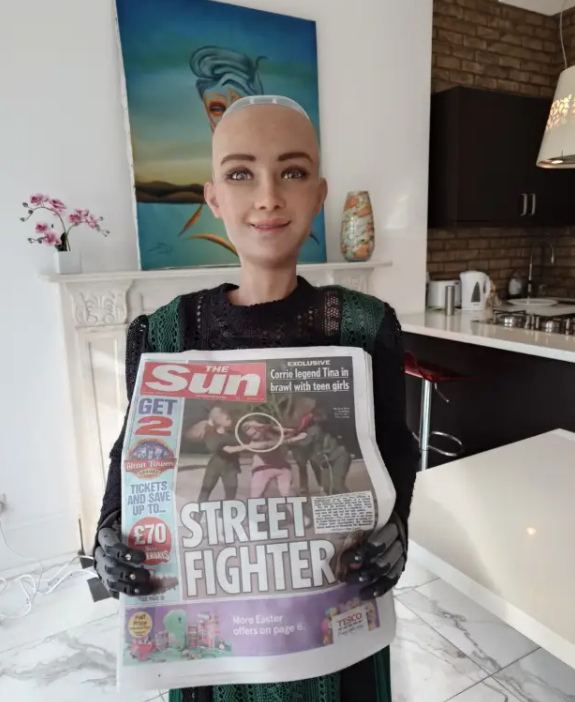 Воєнний злочинець: робот Софія дала ексклюзивне інтерв'ю про Путіна, Третю світову та ШІ